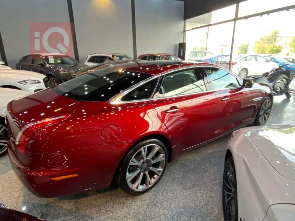 Jaguar XJ